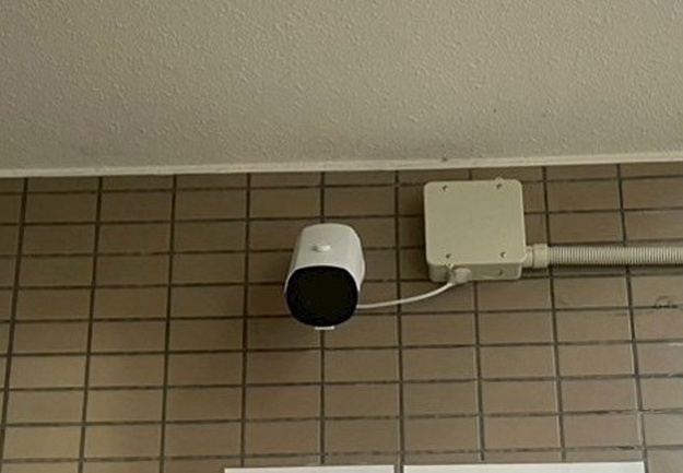 裏出入口の更新後防犯カメラ（高性能カメラ／500万画素／アナログHD2ケーブル）