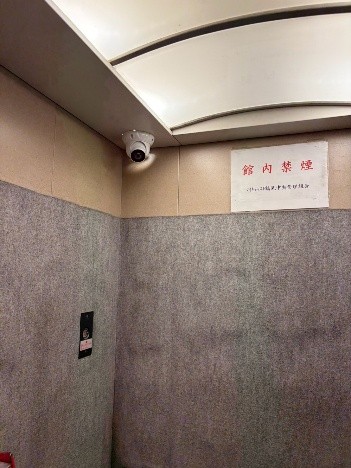 横浜市のマンションエレベーター内に設置した防犯カメラ